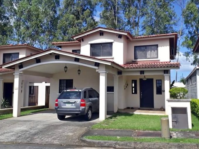 3-Bedroom Home in Sunset Hills with High-End Finishes – Panama