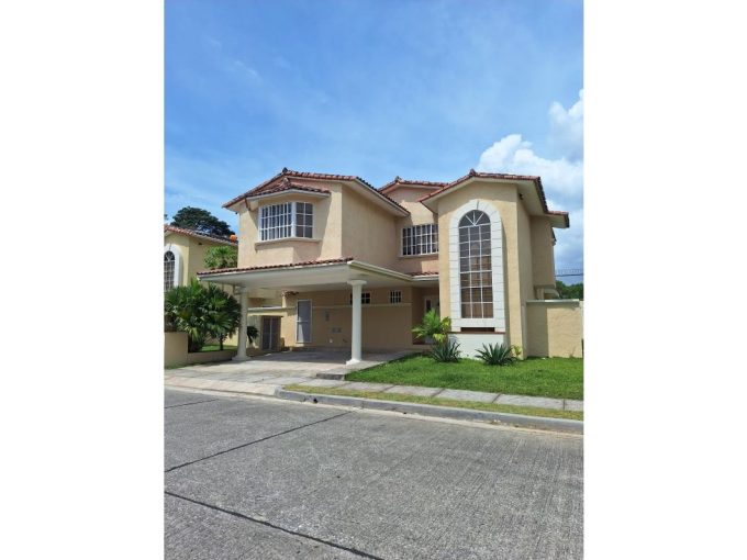 Remodeled Home in Albrook Gardens with Large Yard – Albrook