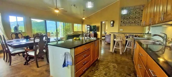 Multi-Unit Mountain Home in Altos del María with Pool – Chame