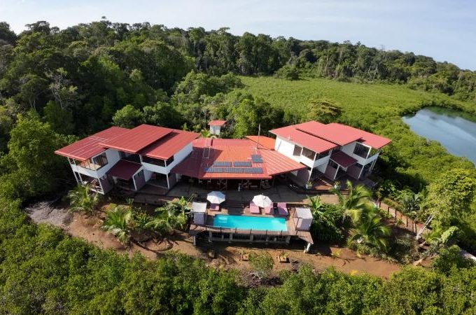Turnkey Boutique Hotel in Bocas del Toro with Bay Views – Panama