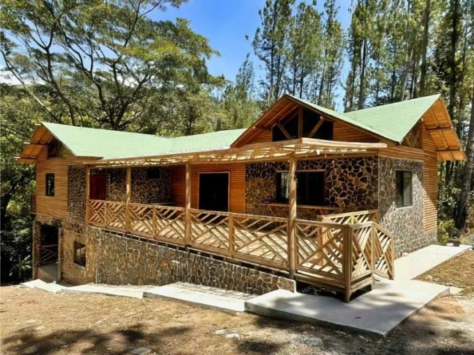 Beautiful 5-Bedroom Cabin in Altos del María – Chame