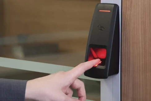 PERCo CL15 biometric controller for access controll system for fingerprint access By DarienLizard - Own work, CC BY-SA 4.0, https://commons.wikimedia.org/w/index.php?curid=83504889