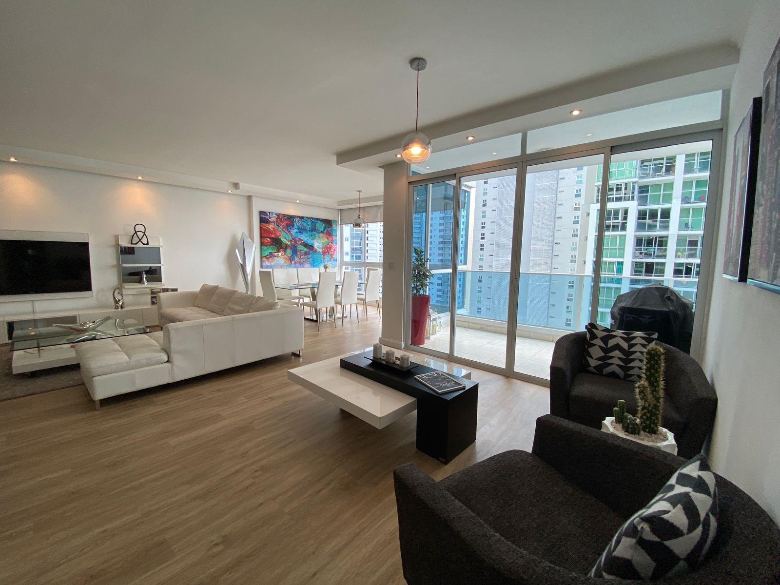 Furnished 3-bed apartment steps from Ave Balboa