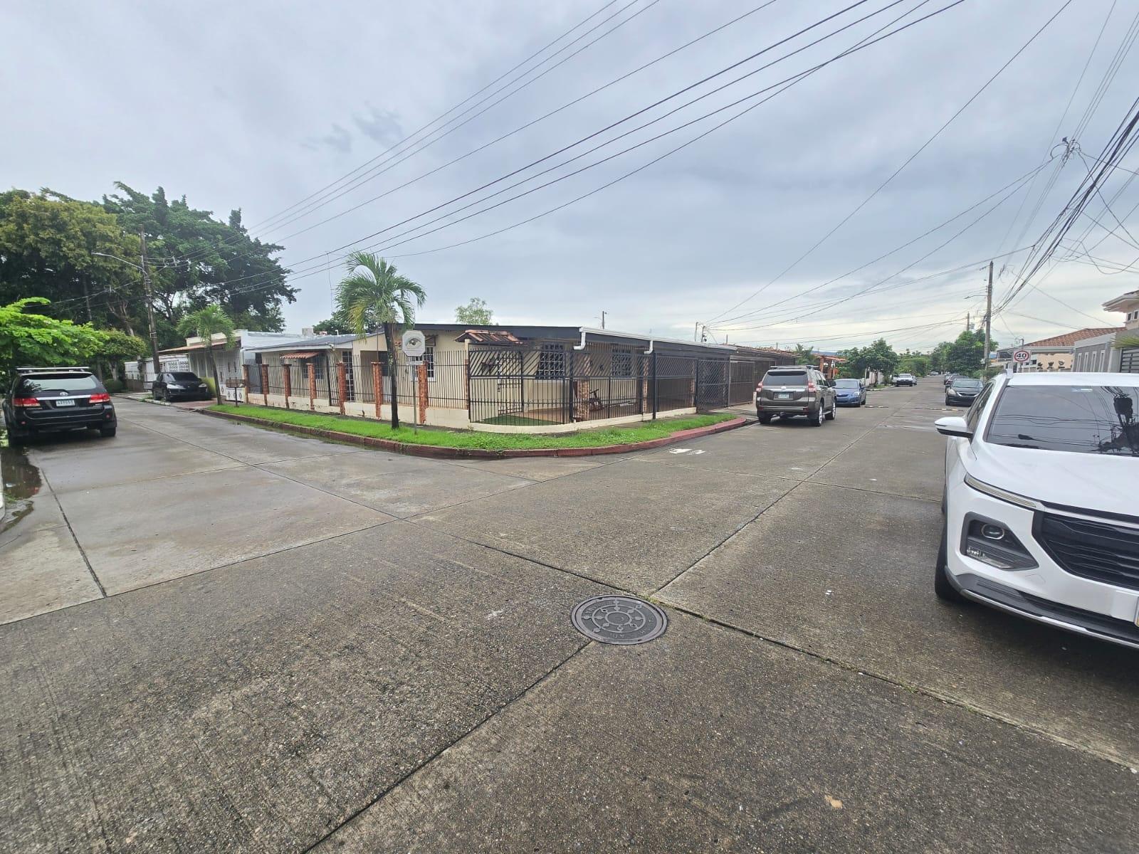 HOUSE FOR SALE IN NUEVO REPARTMENT, CHANIS