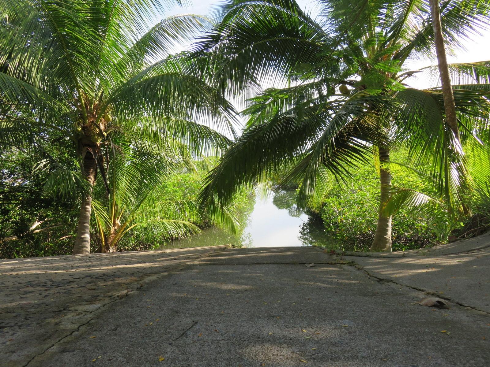 Península with house and ocean access