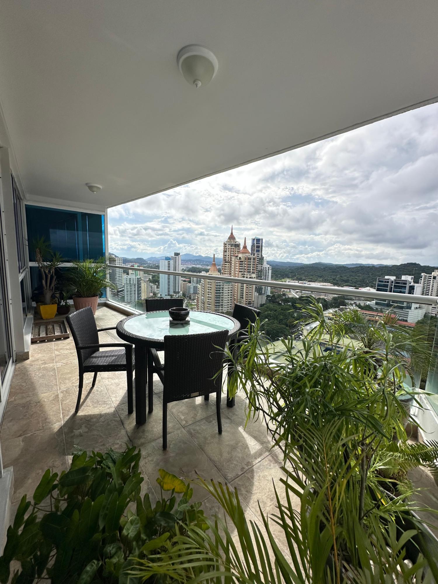 The Forum, El Cangrejo