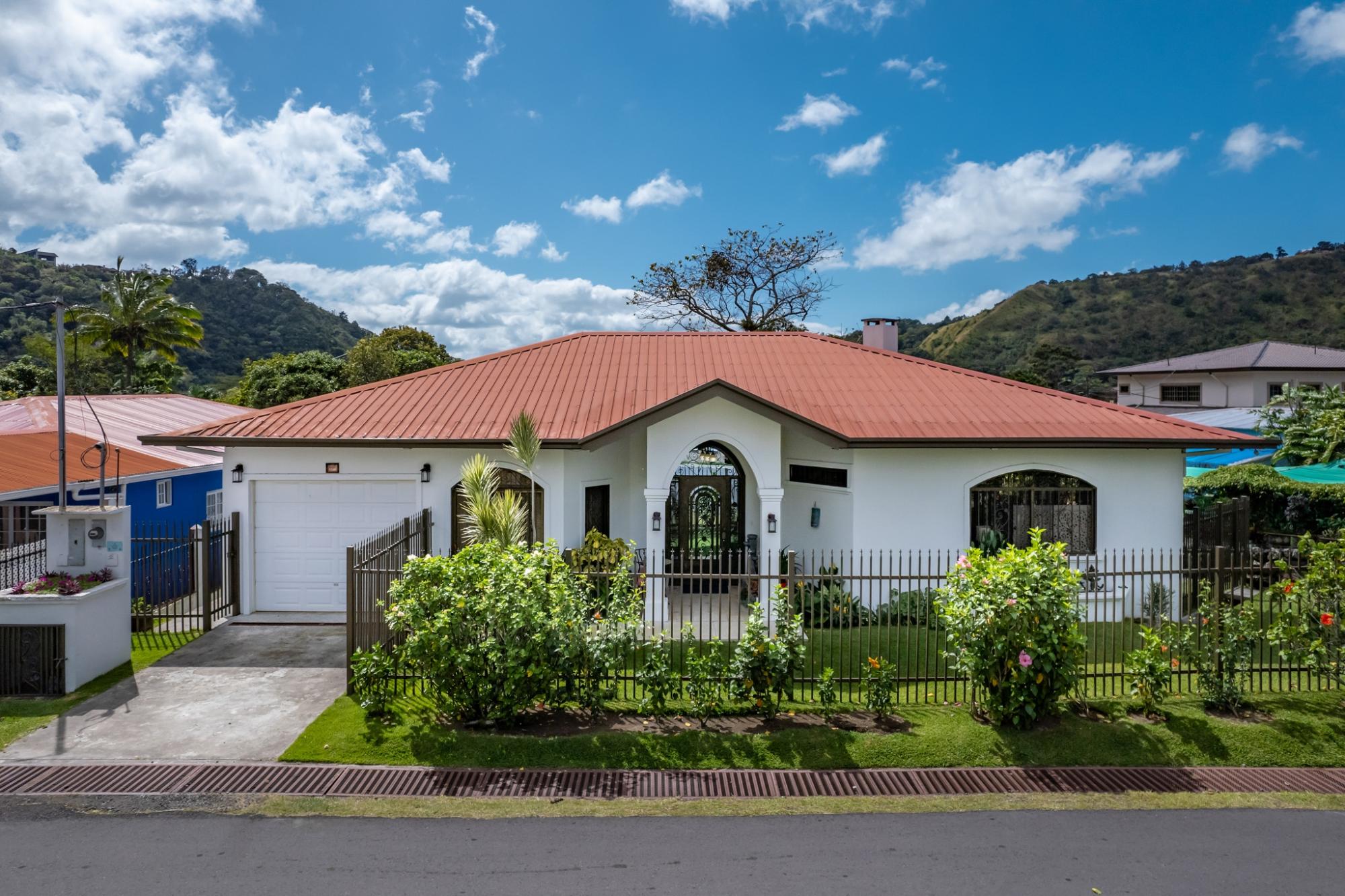 Fully Furnished Riverfront Home Downtown Boquete