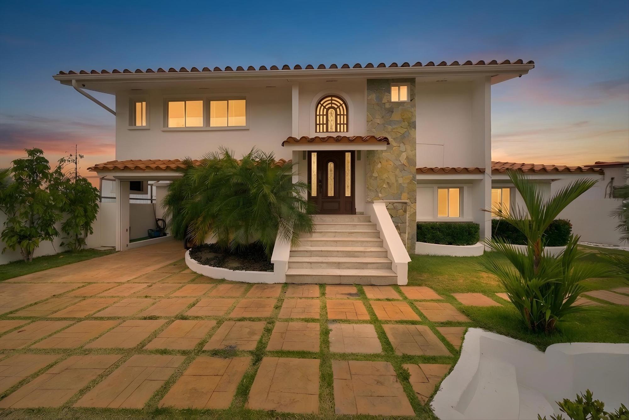 OCEANFRONT ESTATE — PLAYA MALIBU, PANAMA