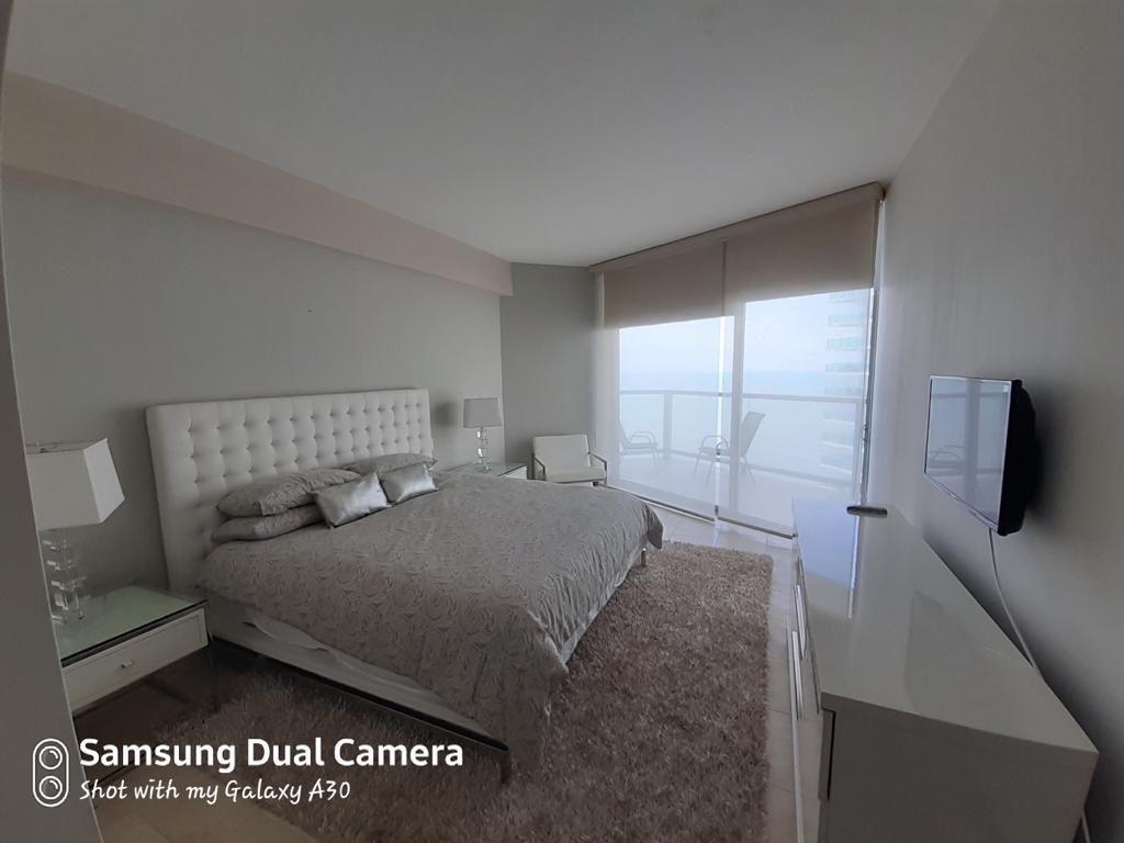 APARTMENT FOR SALE LOCATED IN THE OCEAN CLUB