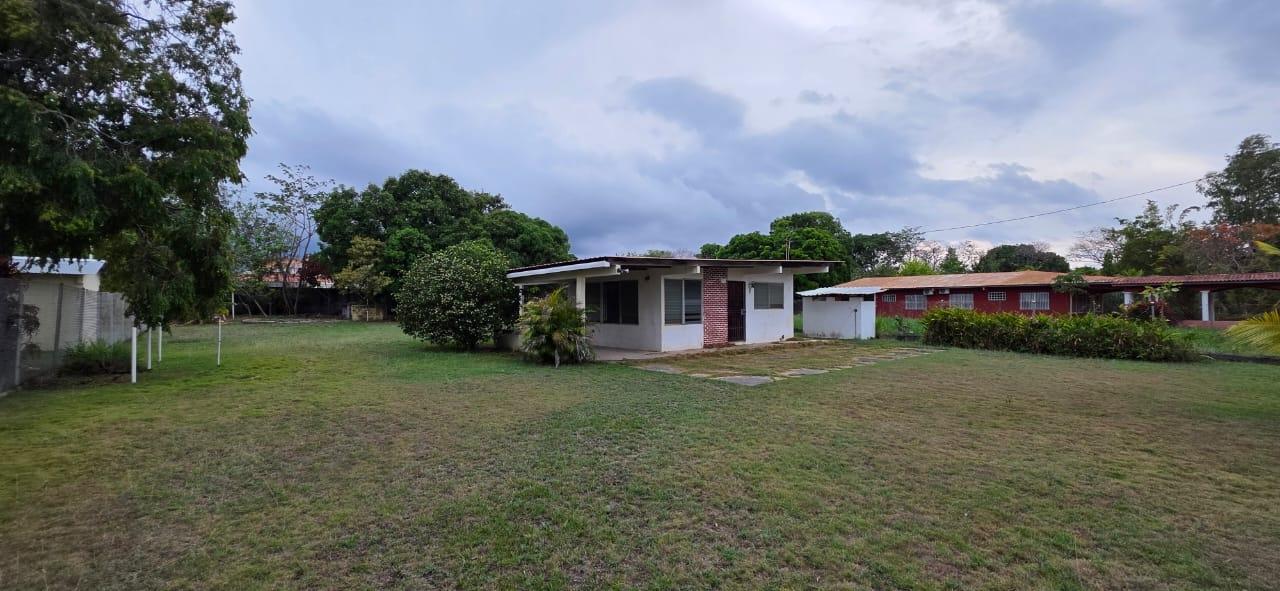 Coronado Beachside Opportunity – Spacious Lot