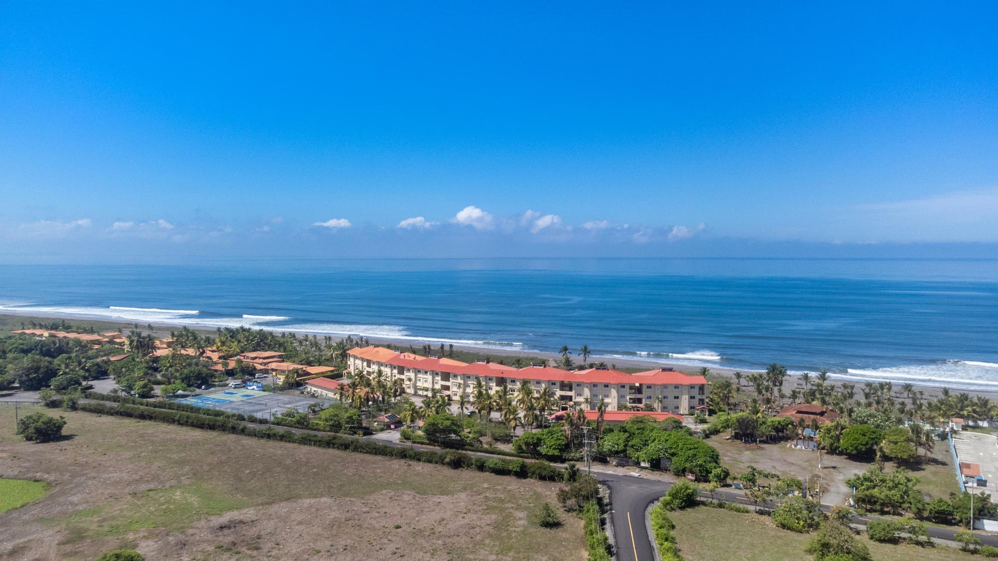 3 Bedroom Beachfront Condo in Playa La Barqueta