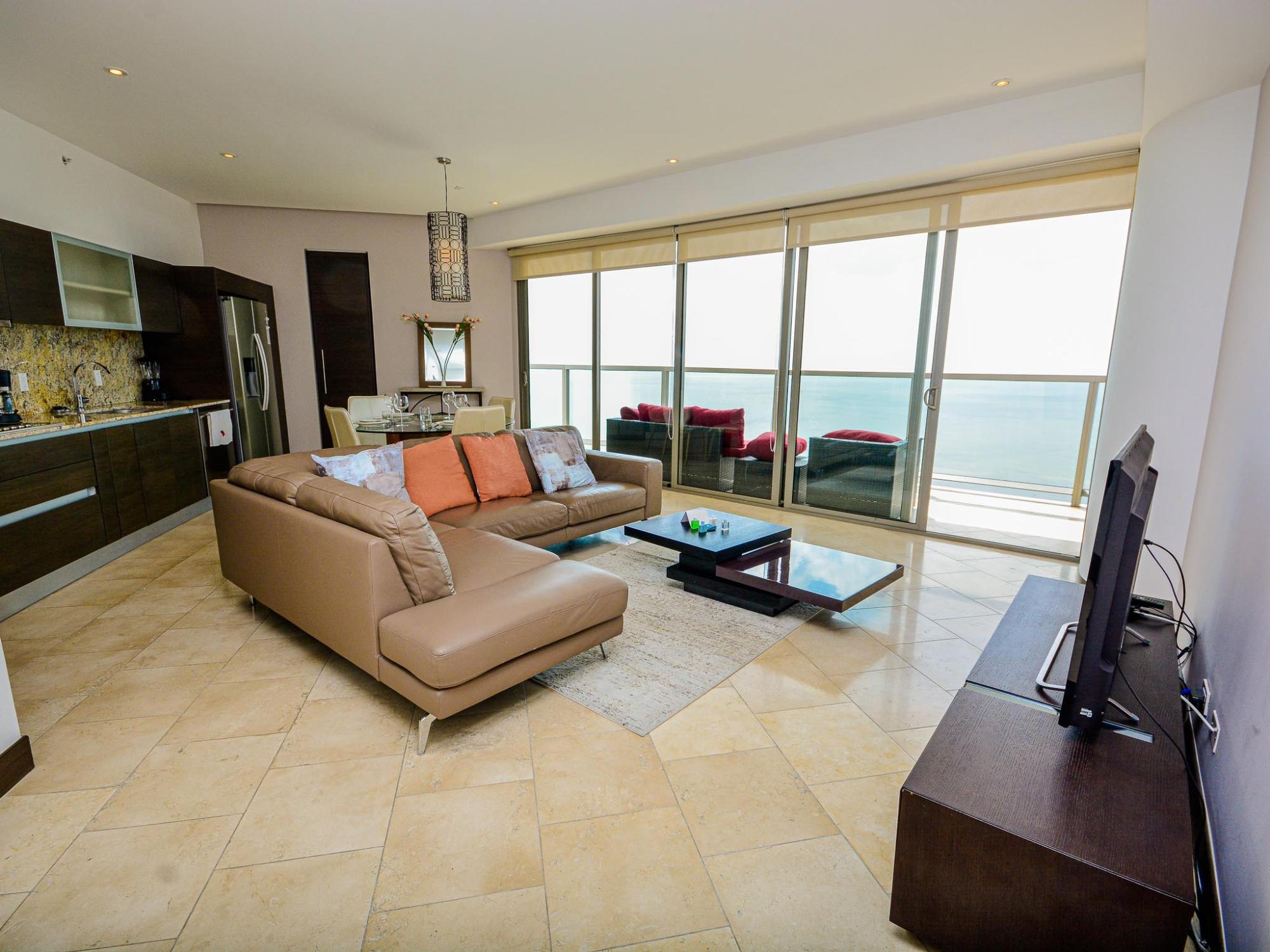 High-Floor Remodeled 2+Den Bedroom Apartment