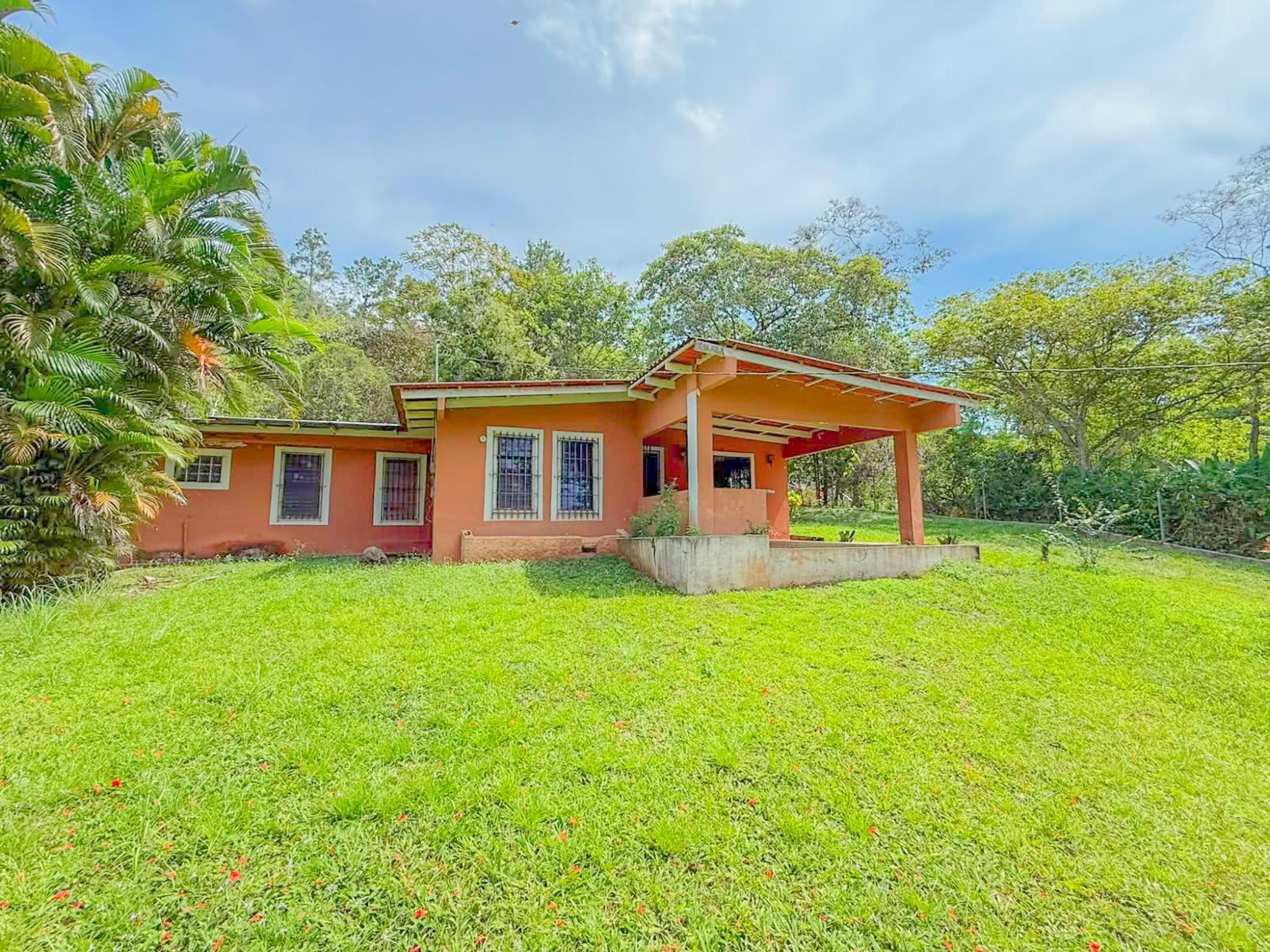 Residential property 2 km from the Highway