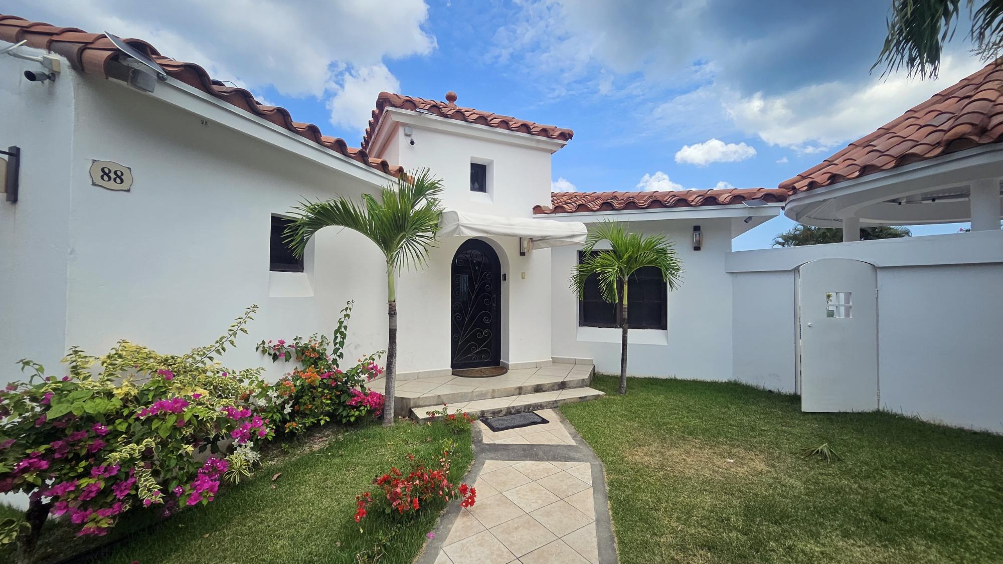 Ocean View House in San Carlos Panama
