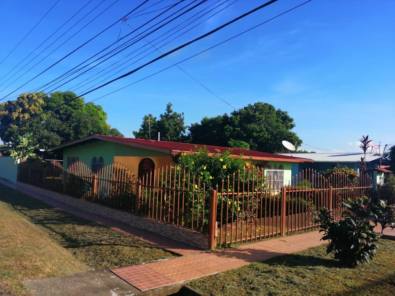 HOUSE IN FLORIDA URBANIZATION FOR SALE