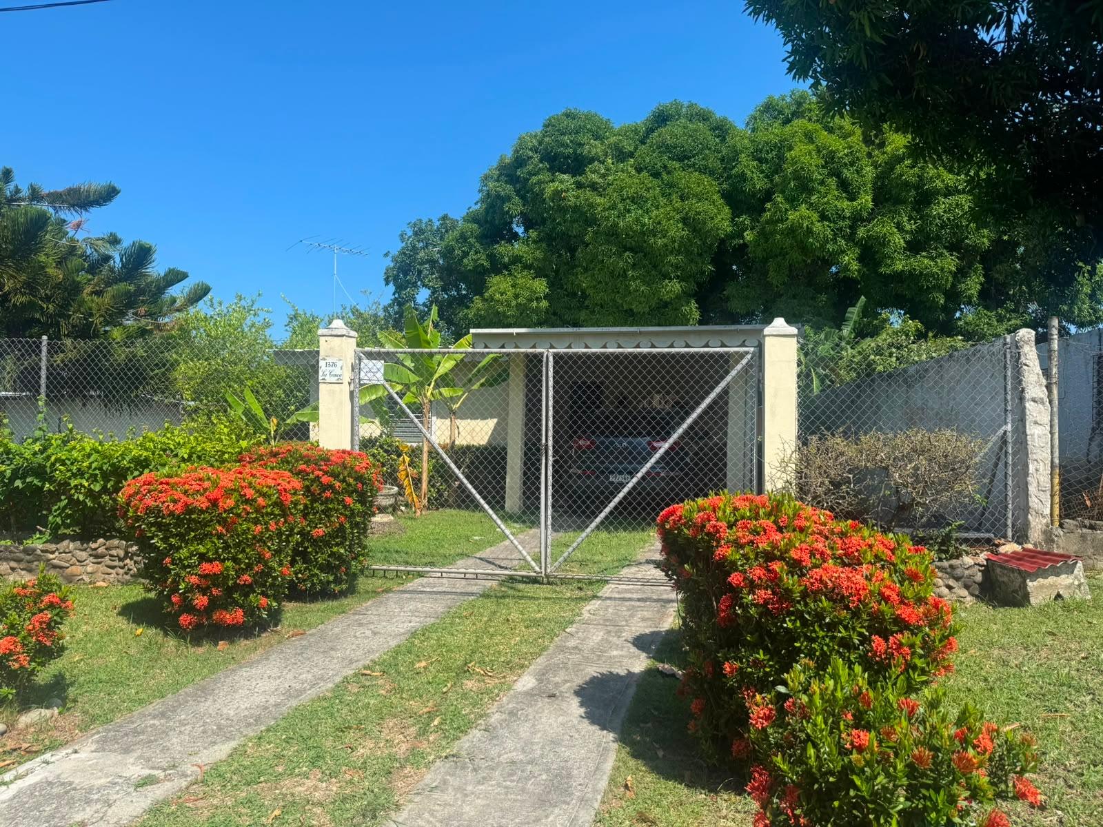 HOUSE FOR SALE IN SAN CARLOS