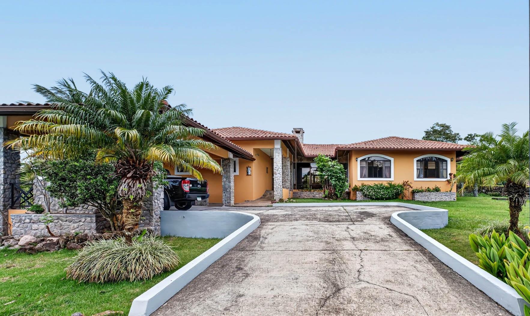 Los Molinos Boquete Home with Expansive Terrace