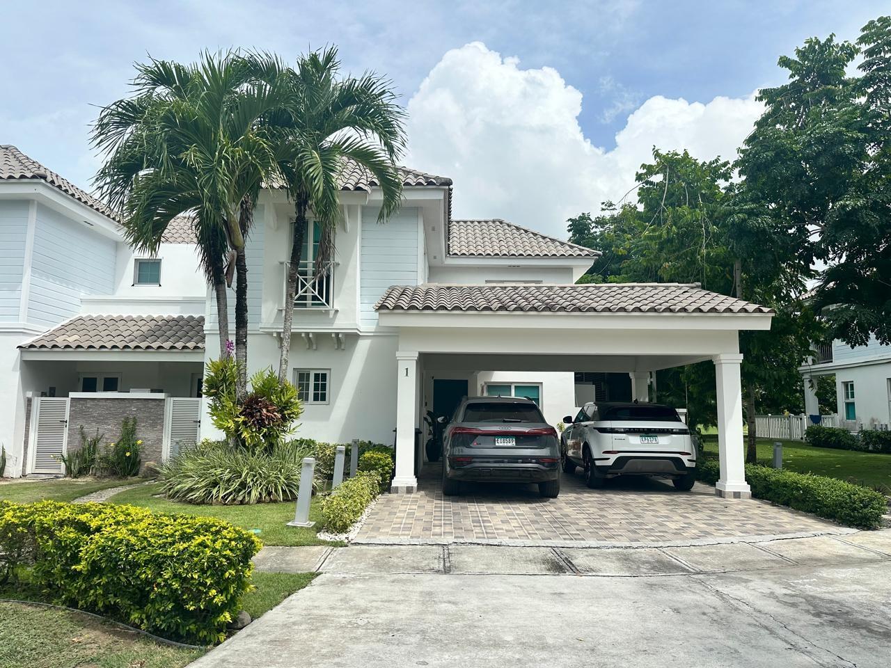 VILLAS DE MIRAFLORES RESIDENCE FOR SALE