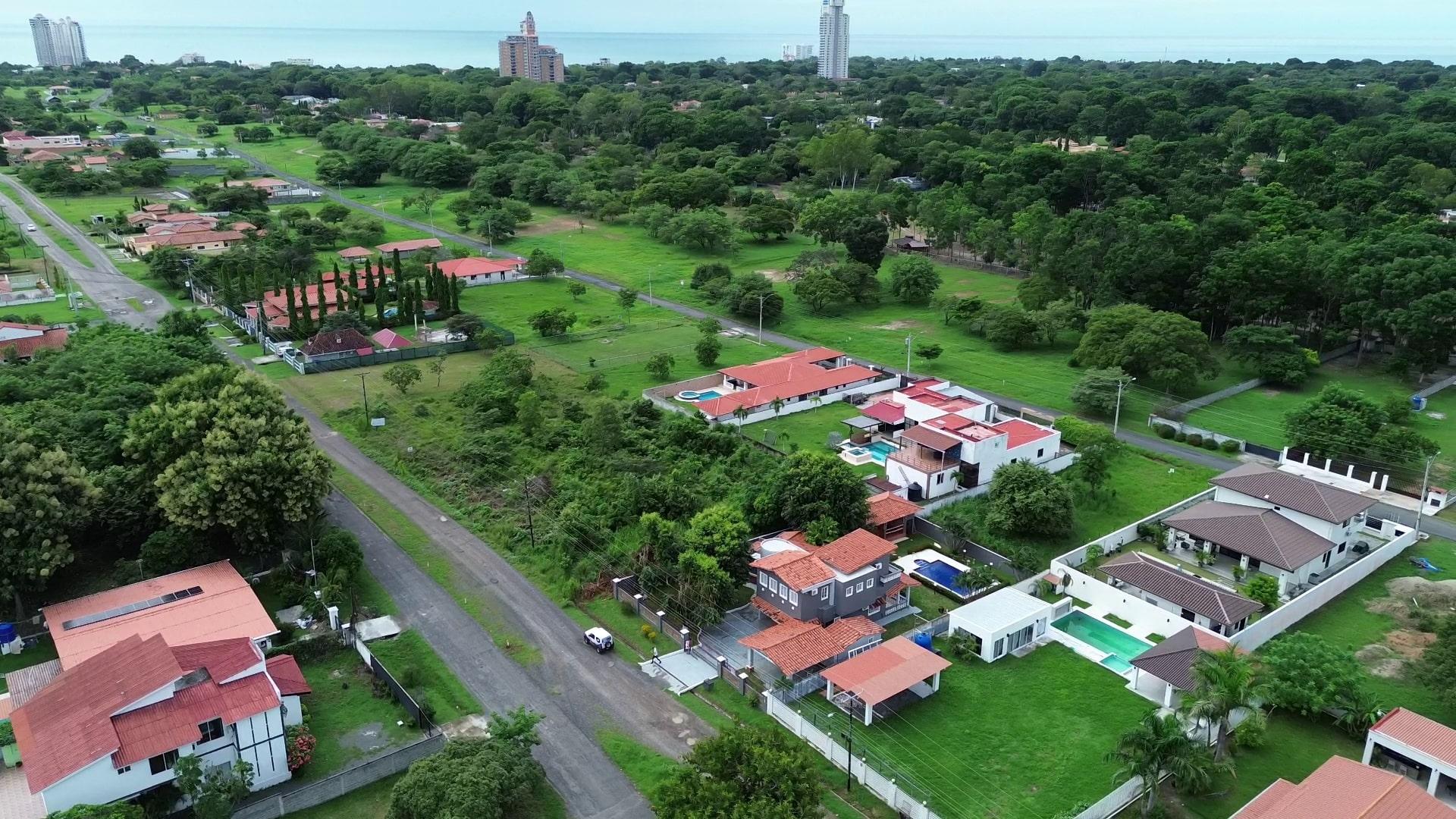 House in Coronado with Pool and 1000m2 land